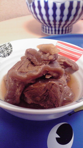 とろ〜り牛スジ煮込み