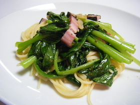 小松菜とベーコンのパスタ