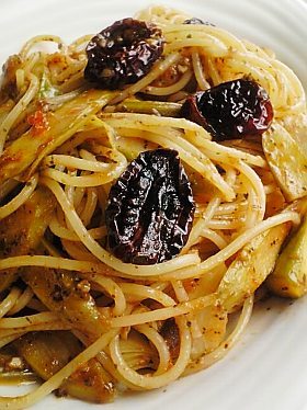 ドライトマトとバジルソースのパスタ