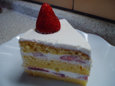 ♪しっとり3段、苺のショートケーキ♪の写真