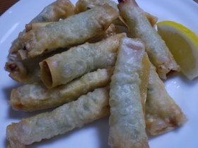 ささ身と大葉のワンタンの皮巻き揚げ