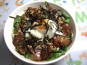 ゴマ塩風マグロ漬け丼
