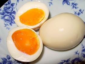 材料２つ！漬けるだけの簡単半熟煮卵の画像