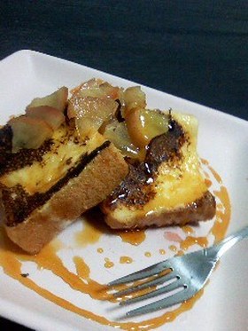 フレンチトースト・りんごのコンフィがけ