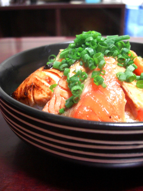 サーモンの炙り丼