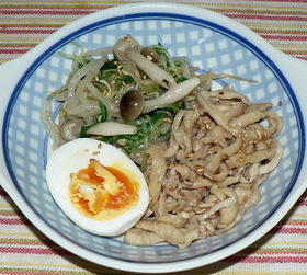 鶏皮と茹で野菜の中華ドレッシング和え