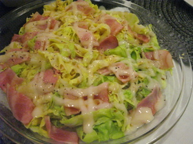 チンするだけの簡単♪ベーコンチーズサラダ