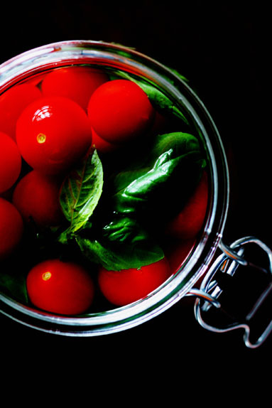 トマトとバジルのピクルスの画像
