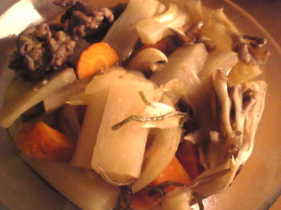 ラム肉と玉葱と人参と大根と白菜の生姜煮物の写真