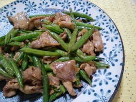 豚肉といんげんのラー油炒め