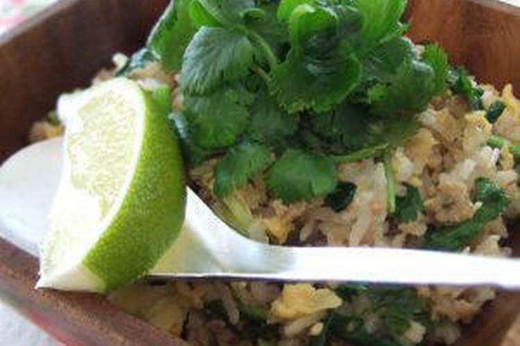 たっぷりパクチーのガーリックチャーハン レシピ 作り方 By ｒ ｓｔｙｌｅ クックパッド