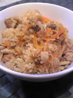 さばの味噌煮缶で簡単炊き込みご飯!!