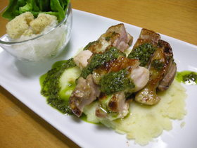 鶏もも肉のバジルソース
