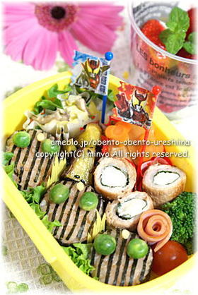 仮面ライダーディケイド握り弁当:キャラ弁