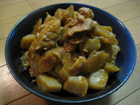 ★鶏肉とごぼうとこんにゃくのピリ辛みそ煮