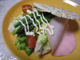 お野菜たっぷりヘルシーピタサンド☆