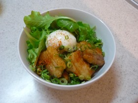 豚バラ肉の温玉のせどんぶりッ