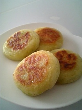 そら豆色のポテトもち