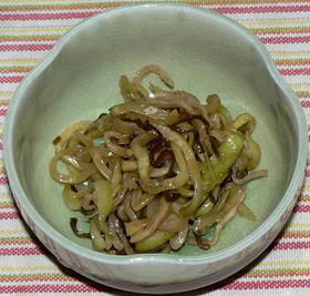 大根の皮と塩昆布のピリ辛漬け
