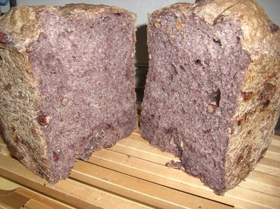 ホームベーカリーで黒米粉あずき入り食パンの写真