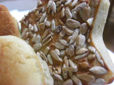 ホワイトソルガム粉でひまわりパンの写真