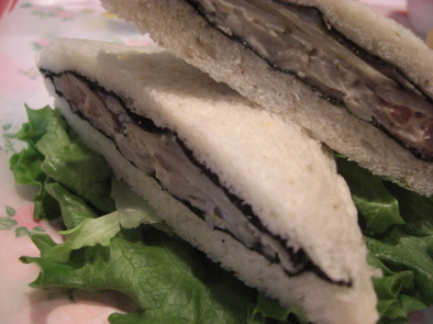 きのこ＆ごぼう海苔サンドイッチの写真
