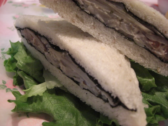 きのこ＆ごぼう海苔サンドイッチの画像