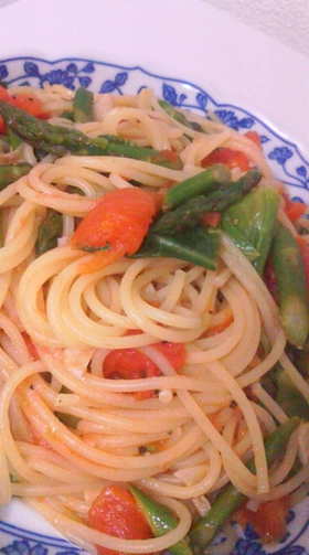 アスパラ、キャベツ、生トマトの春パスタ
