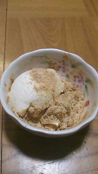 バニラアイスにきな粉の写真