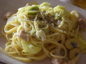 粉末ミルクで鶏肉とそら豆のクリームパスタ