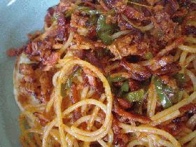カリカリベーコンのナポリタン(半熟目玉焼き添え)