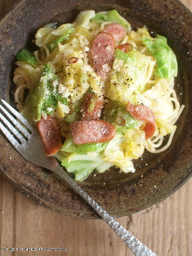 簡単!キャベツとウインナーのパスタ。