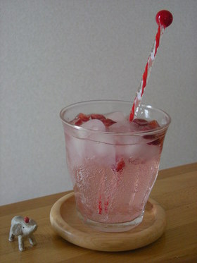 お酢で簡単♪クランベリーサワードリンク