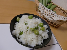実えんどう(グリーンピース)ご飯♪