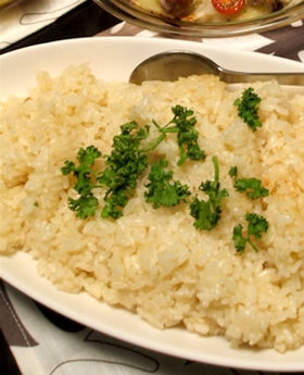 炊飯器deしっかり味のガーリックライス