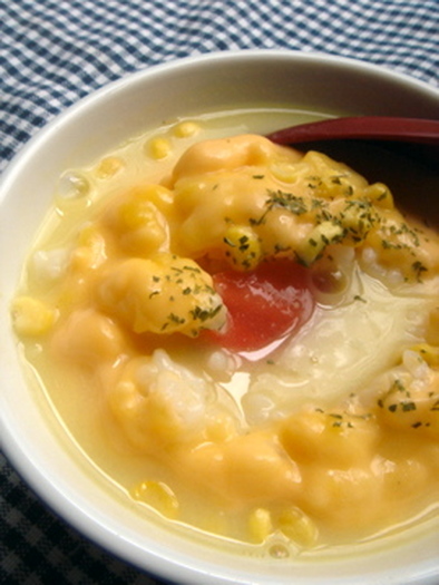 トマトとチーズのコンポタスープ飯の写真