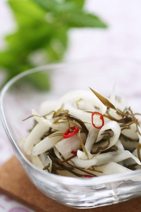 玉ねぎと刻み昆布のサワー漬け