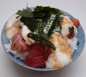 とろ~り山かけマグロ丼