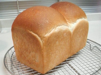 我が家のシンプル　ふんわり軽い　食パンの写真