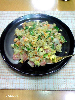 セロリの葉とレタスたっぷり旨っ!な炒飯