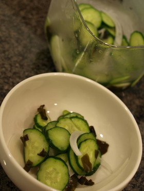 キュウリとタマネギのまろやか酢の物