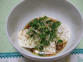 温やっこ カイワレしょうがのせ