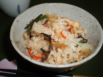 簡単こってり炊き込みご飯～山菜の写真