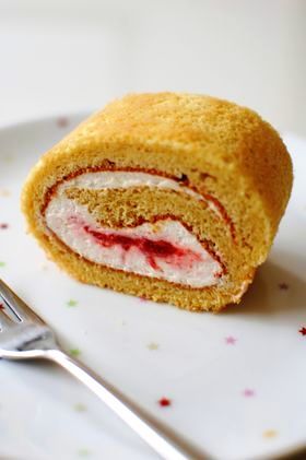 甘みと酸っぱさが絶妙☆苺ロールケーキの画像