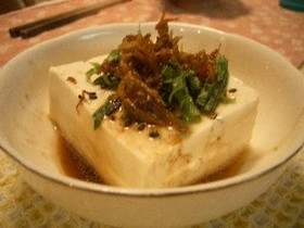 じゃこと大葉のゴマ風味冷奴