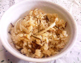 塩こんぶと鳥ごぼうの炊き込みご飯