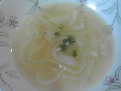 新玉ねぎでオニオンスープの写真