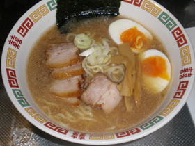 粉と骨から作る本格とんこつ手打ちラーメン