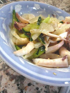 煮イカとキュウリと新玉ねぎの胡麻酢和え