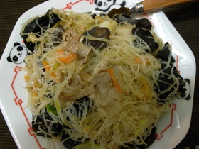 ミックスもやしで簡単、焼きビーフン